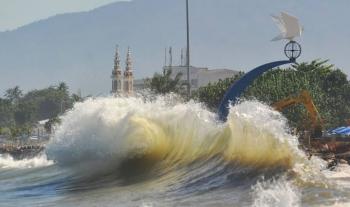 Waspada! Potensi Gelombang Tinggi 4 Meter di Perairan Lampung